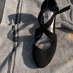 Black 2-in heel open shoe